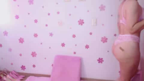 Snapshot of redheadmodel chatting on May 2026 10:19:01 PM SAKURA online show from May 2026 10:19:01 PM