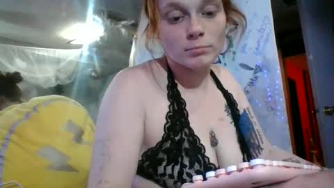 Snapshot of redheadslutwife8803 chatting on April 2026 04:54:01 AM Lenae Redd online show from April 2026 04:54:01 AM