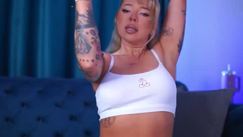 Snapshot of redlaraa chatting on May 2026 10:11:02 AM Lara online show from May 2026 10:11:02 AM