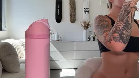 reecemariexx online show from February 2026 05:18:02 PM