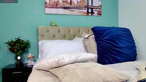 Yanella online show from October 2025 09:00:02 PM