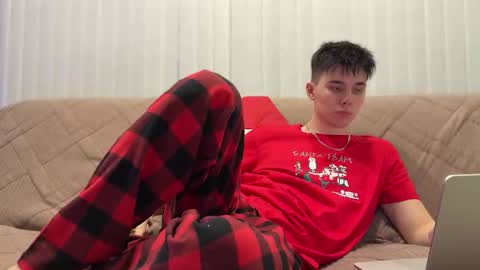 Snapshot of reeves_bae chatting on November 2025 08:00:01 PM Alex online show from November 2025 08:00:01 PM