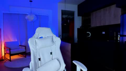 Snapshot of reichel_gray chatting on June 2026 02:47:01 AM REICHEL online show from June 2026 02:47:01 AM