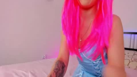 Snapshot of relaxi_g1rl chatting on June 2026 03:05:02 PM Elly online show from June 2026 03:05:02 PM