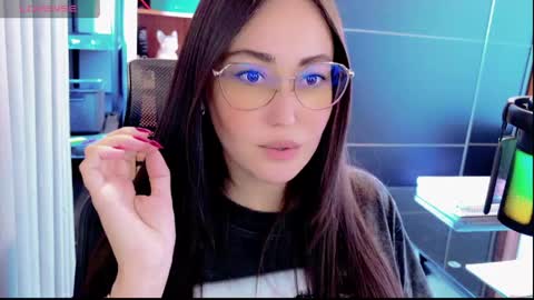 Snapshot of renata100 chatting on May 2026 04:03:02 PM Amelie online show from May 2026 04:03:02 PM