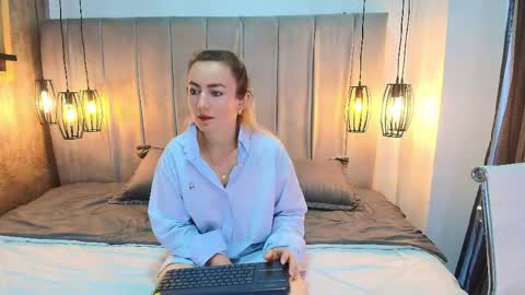 renata_fitnes online show from June 2026 12:18:01 PM