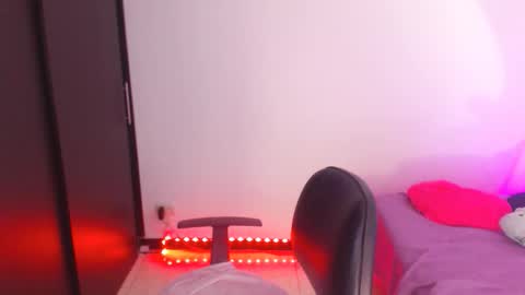    online show from December 2025 03:03:02 AM