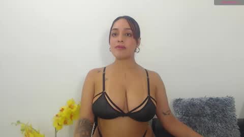 Snapshot of renatabrownn28 chatting on June 2026 06:42:02 AM renatabrownn28 online show from June 2026 06:42:02 AM