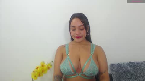 Snapshot of renatabrownn28 chatting on June 2026 05:27:01 AM renatabrownn28 online show from June 2026 05:27:01 AM