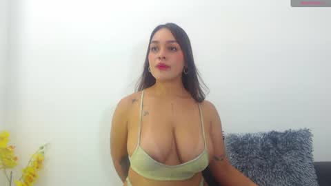 Snapshot of renatabrownn28 chatting on July 2026 07:23:02 AM renatabrownn28 online show from July 2026 07:23:02 AM