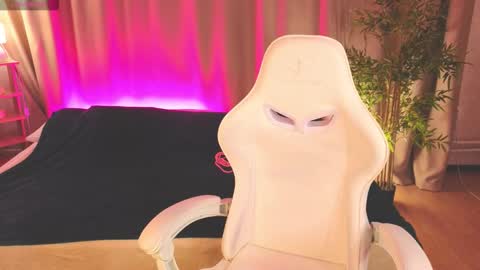 rene_shine online show from March 2026 05:19:02 PM