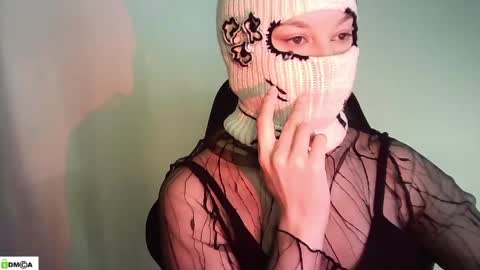 Snapshot of renesme_lusilia chatting on May 2026 02:05:01 AM Renesme White Im here from Monday to Friday online show from May 2026 02:05:01 AM