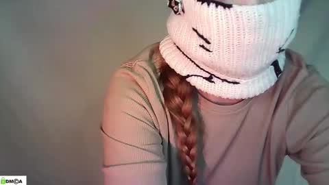 Snapshot of renesme_lusilia chatting on May 2026 02:50:01 AM Renesme White Im here from Monday to Friday online show from May 2026 02:50:01 AM