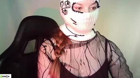 Snapshot of renesme_lusilia chatting on May 2026 04:07:02 AM Renesme White Im here from Monday to Friday online show from May 2026 04:07:02 AM