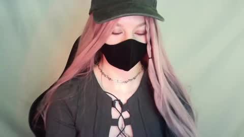 Snapshot of renesme_lusilia chatting on May 2026 03:02:02 AM Renesme White Im here from Monday to Friday online show from May 2026 03:02:02 AM