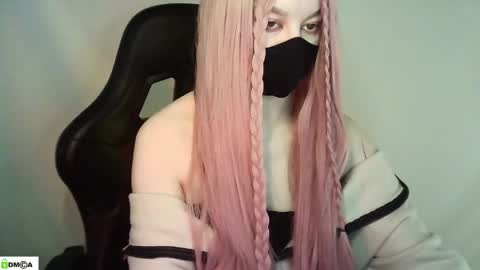 Snapshot of renesme_lusilia chatting on May 2026 02:40:01 AM Renesme White Im here from Monday to Friday online show from May 2026 02:40:01 AM