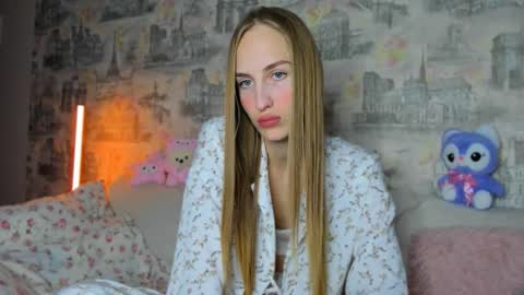 Rina online show from October 2025 10:27:01 AM