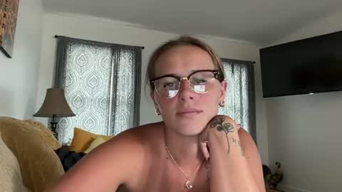 Snapshot of renimoonxo chatting on July 2026 08:57:01 PM renimoonxo online show from July 2026 08:57:01 PM