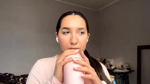 Snapshot of retaling chatting on March 2026 11:03:01 AM Olivia online show from March 2026 11:03:01 AM