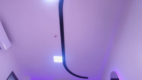 Snapshot of reven_lilith chatting on May 2026 10:36:01 AM REVEN online show from May 2026 10:36:01 AM