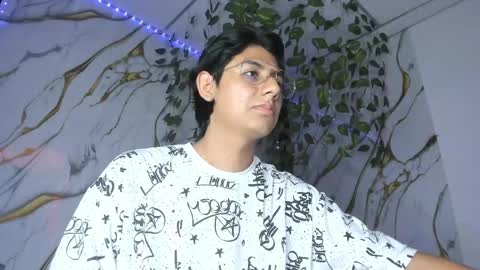 Snapshot of reylatino24 chatting on June 2026 05:39:02 PM reylatino24 online show from June 2026 05:39:02 PM