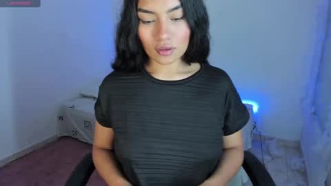 Snapshot of riana_kean chatting on February 2025 10:42:02 PM RianaK online show from February 2025 10:42:02 PM