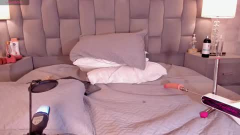 Riana online show from February 2025 08:11:02 AM