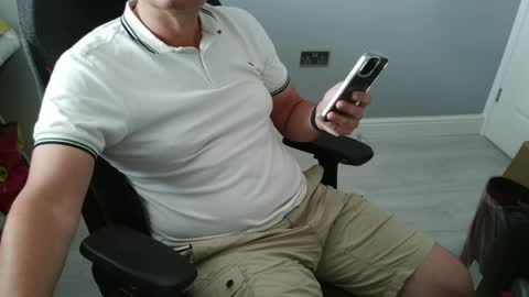 Snapshot of rich_uk56 chatting on June 2026 02:19:02 PM UK Straight Guy online show from June 2026 02:19:02 PM