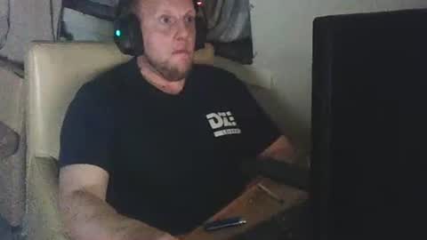 richardd110011 online show from May 2026 02:05:02 AM