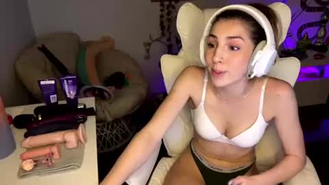 Snapshot of richhousewives chatting on October 2025 01:17:01 AM Amber online show from October 2025 01:17:01 AM