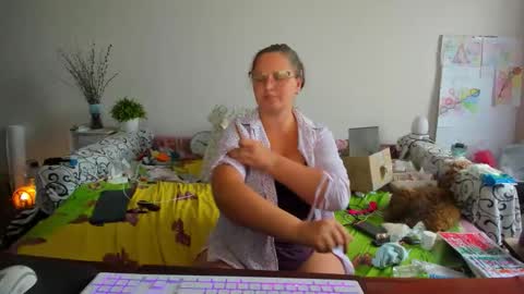 Anna - not anna - right Anna  online show from October 2025 12:28:01 PM