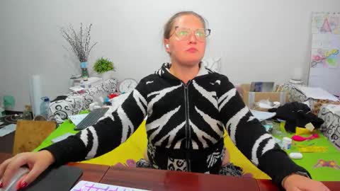 Anna - not anna - right Anna  online show from November 2025 12:59:02 PM