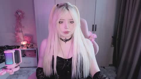 Snapshot of riley_vice chatting on June 2026 07:35:02 AM Sofia online show from June 2026 07:35:02 AM