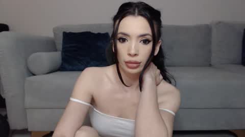 RileyEve online show from December 2025 04:40:01 AM