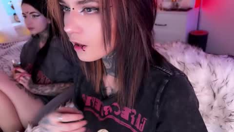   DianaBrite            fansl y online show from December 2025 12:01:02 PM