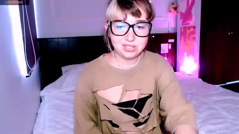 Snapshot of riri_rich chatting on September 2025 06:30:02 AM Rita online show from September 2025 06:30:02 AM