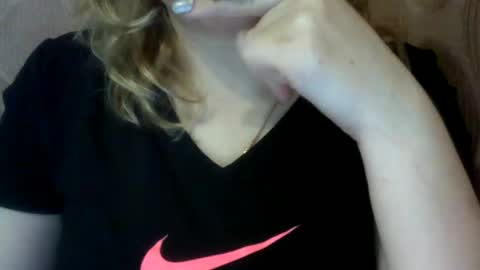 Snapshot of riveramaureen chatting on December 2024 02:16:01 PM RiveraMaureen online show from December 2024 02:16:01 PM