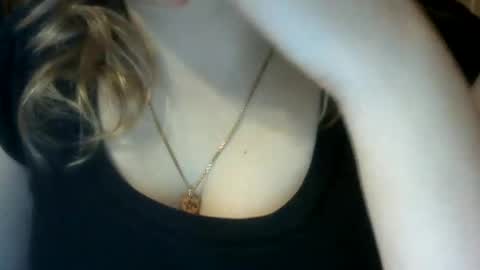 Snapshot of riveramaureen chatting on February 2025 11:41:02 PM RiveraMaureen online show from February 2025 11:41:02 PM