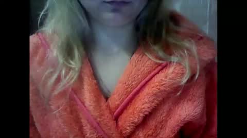 Snapshot of riveramaureen chatting on October 2025 10:41:01 PM RiveraMaureen online show from October 2025 10:41:01 PM