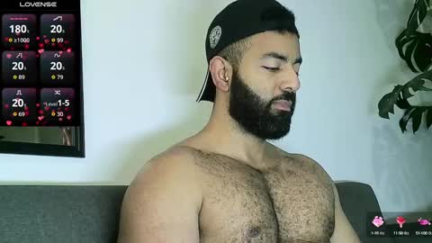 SebasRoa online show from October 2025 06:07:01 PM