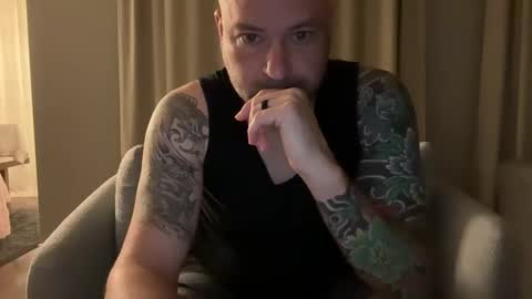 Snapshot of roadking1122 chatting on May 2026 09:35:01 AM roadking1122 online show from May 2026 09:35:01 AM