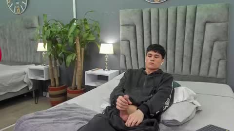 Roan Birkin online show from February 2025 01:25:02 AM