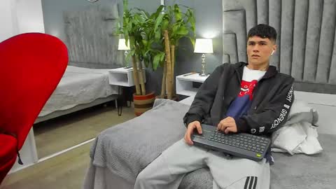 Roan Birkin online show from February 2025 07:19:02 PM