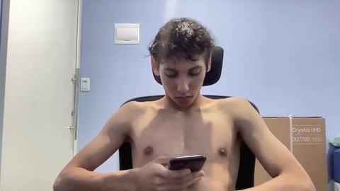 roandry909974 online show from December 2024 01:15:02 AM