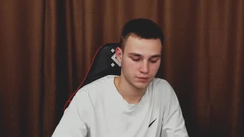 robert10211 online show from December 2024 04:40:02 PM