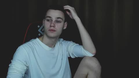 robert10211 online show from December 2024 05:59:02 PM