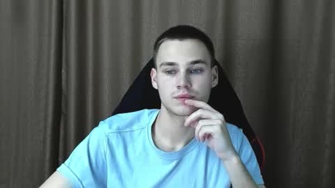 robert10211 online show from October 2025 07:00:01 PM