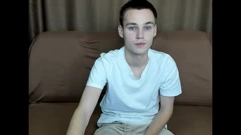 robert10211 online show from October 2025 04:39:01 PM