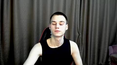 robert10211 online show from December 2025 02:49:01 AM