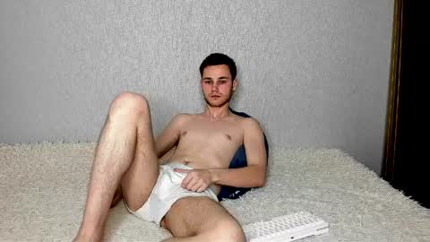 robert10211 online show from April 2026 11:43:01 AM